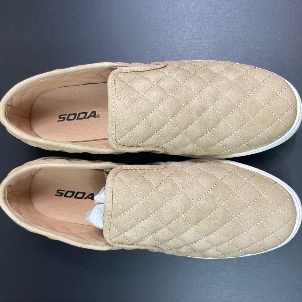 Soda Tracer‎ Taupe Slip On Walking Shoes Platform Sneakers Quilted Women’s
